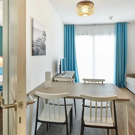 2-room Flat In The Les Coteaux De With Balcony דירה ז'ונזאק