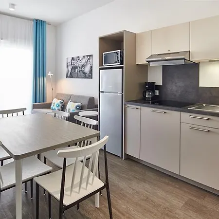 2-room Flat In The Les Coteaux De With Balcony