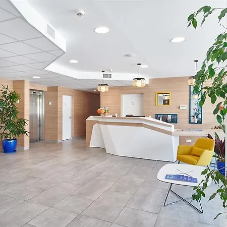 2-room Flat In The Les Coteaux De With Balcony