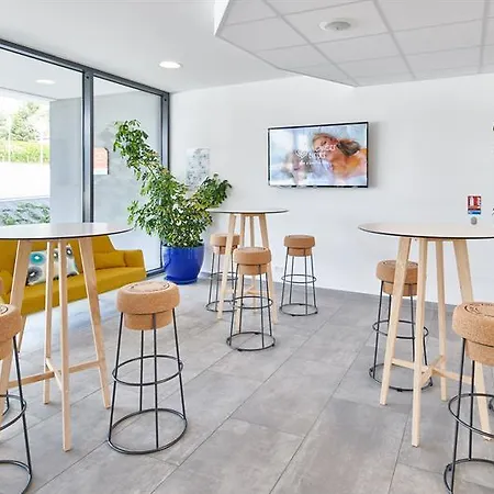 2-room Flat In The Les Coteaux De With Balcony * ז'ונזאק