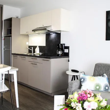 דירה 2-room Flat In The Les Coteaux De With Balcony