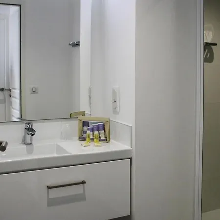 דירה 2-room Flat In The Les Coteaux De With Balcony