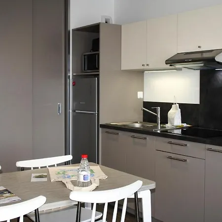 2-room Flat In The Les Coteaux De With Balcony ז'ונזאק