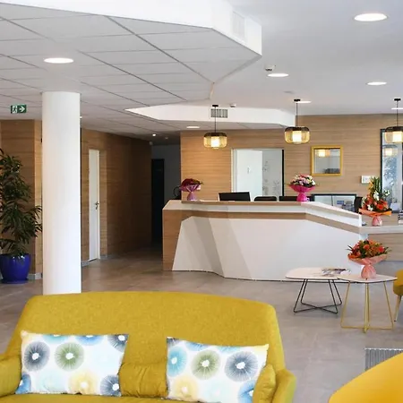2-room Flat In The Les Coteaux De With Balcony * ז'ונזאק