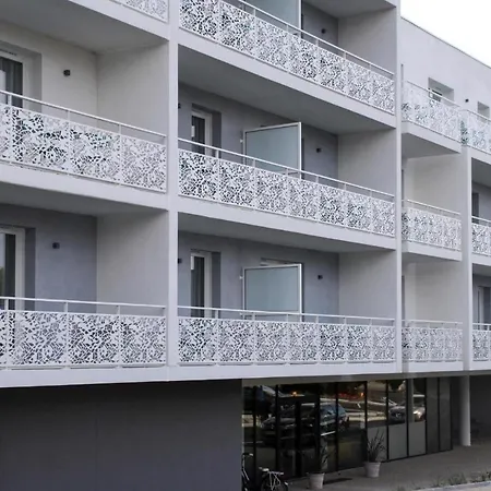 2-room Flat In The Les Coteaux De With Balcony