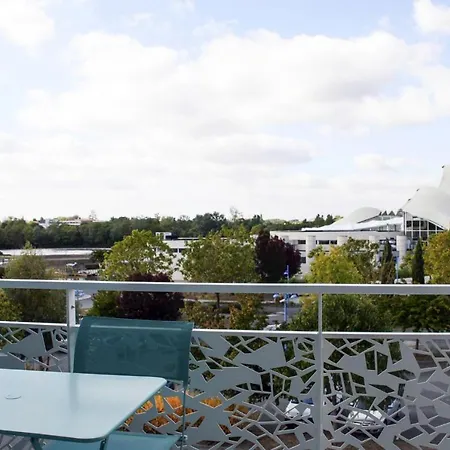 2-room Flat In The Les Coteaux De With Balcony ז'ונזאק